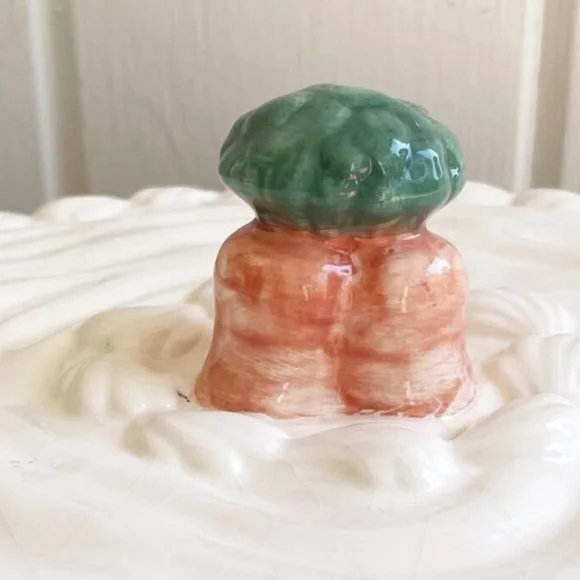 Ceramic Cake-Shaped Platter - Picture 2 of 4